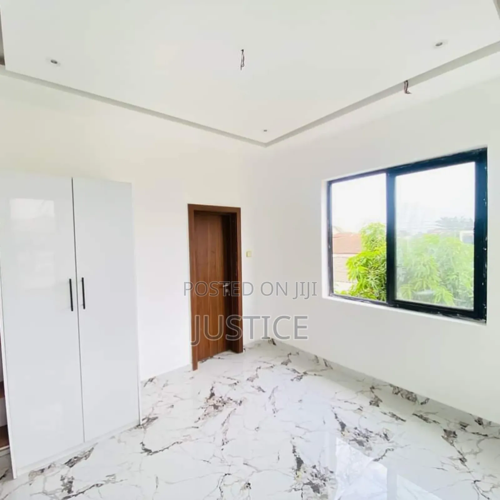 3bdrm Duplex in Ashaley Botwe, School Junction for sale in School Junction