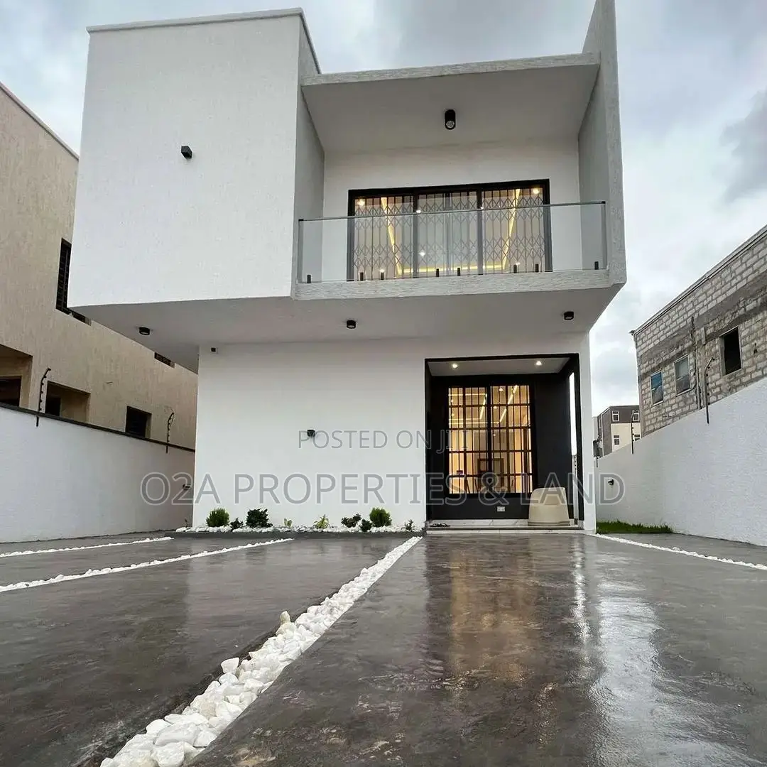 3bdrm House in East Legon Hills, Police Station for sale in Police Station