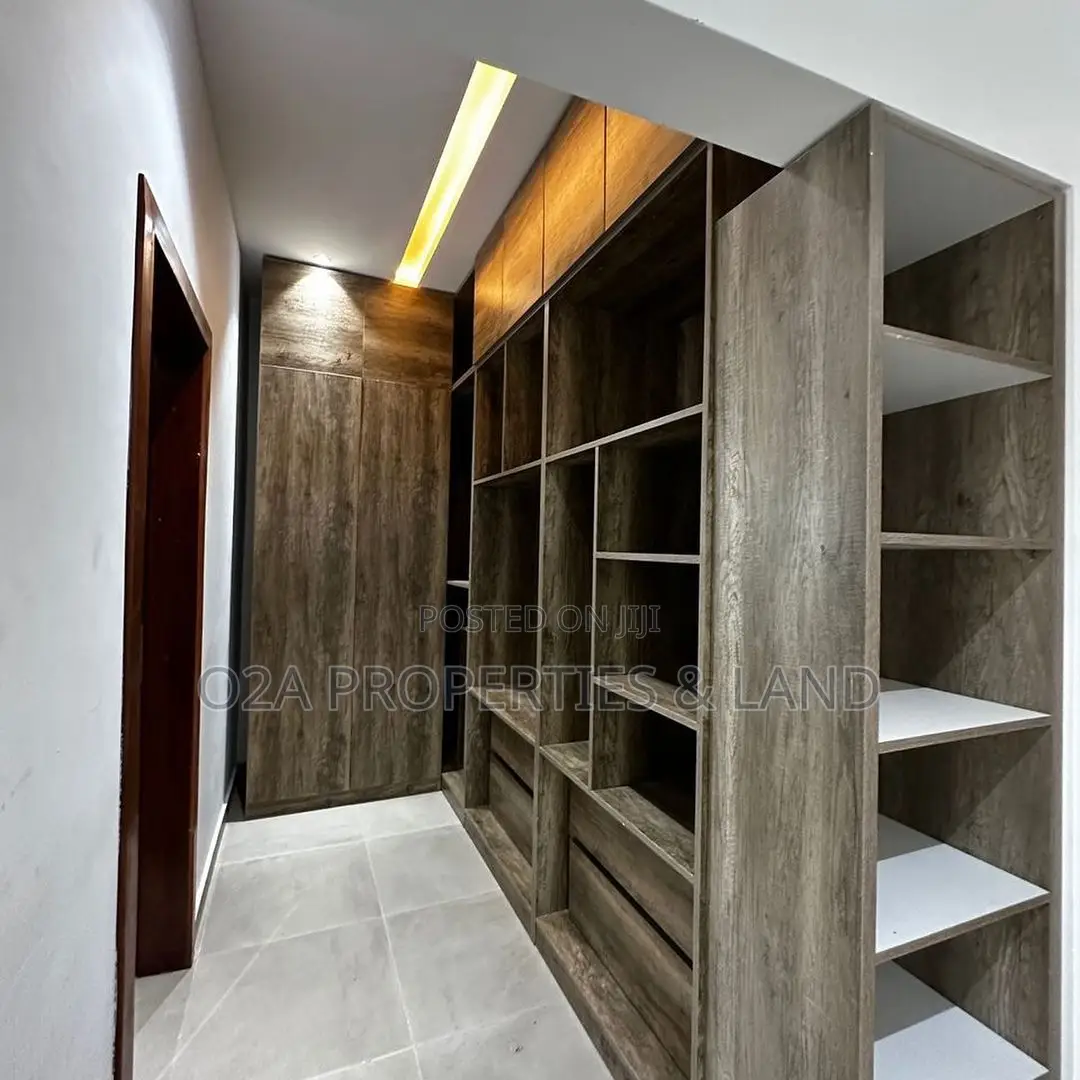 4bdrm House in North Legon for sale in North Legon