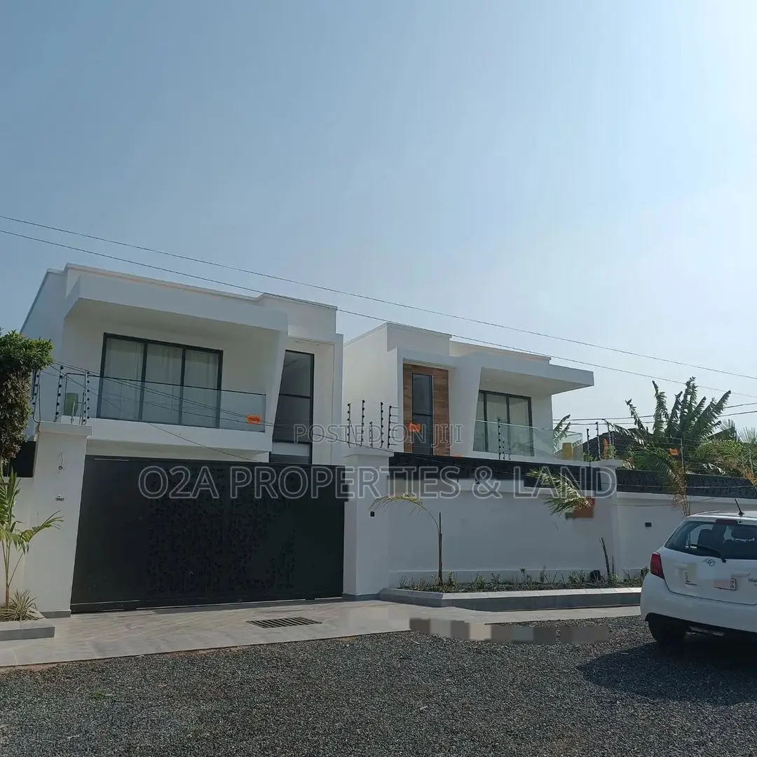 4bdrm House in East Legon, American House for sale in American House