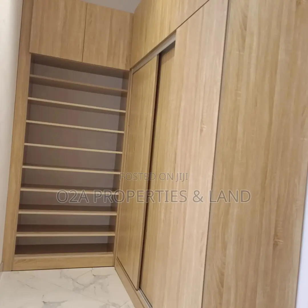 4bdrm House in East Legon, American House for sale in American House