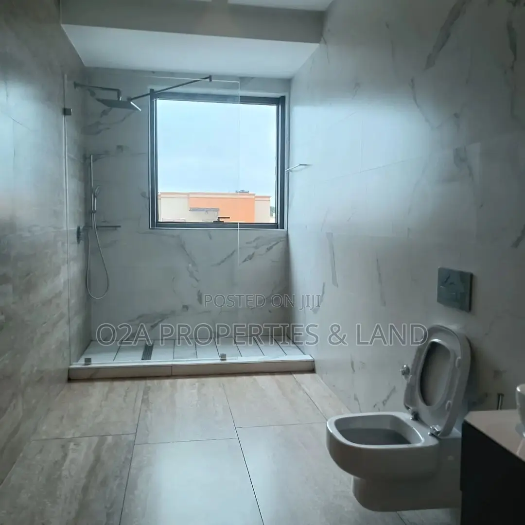 4bdrm House in East Legon, American House for rent in American House