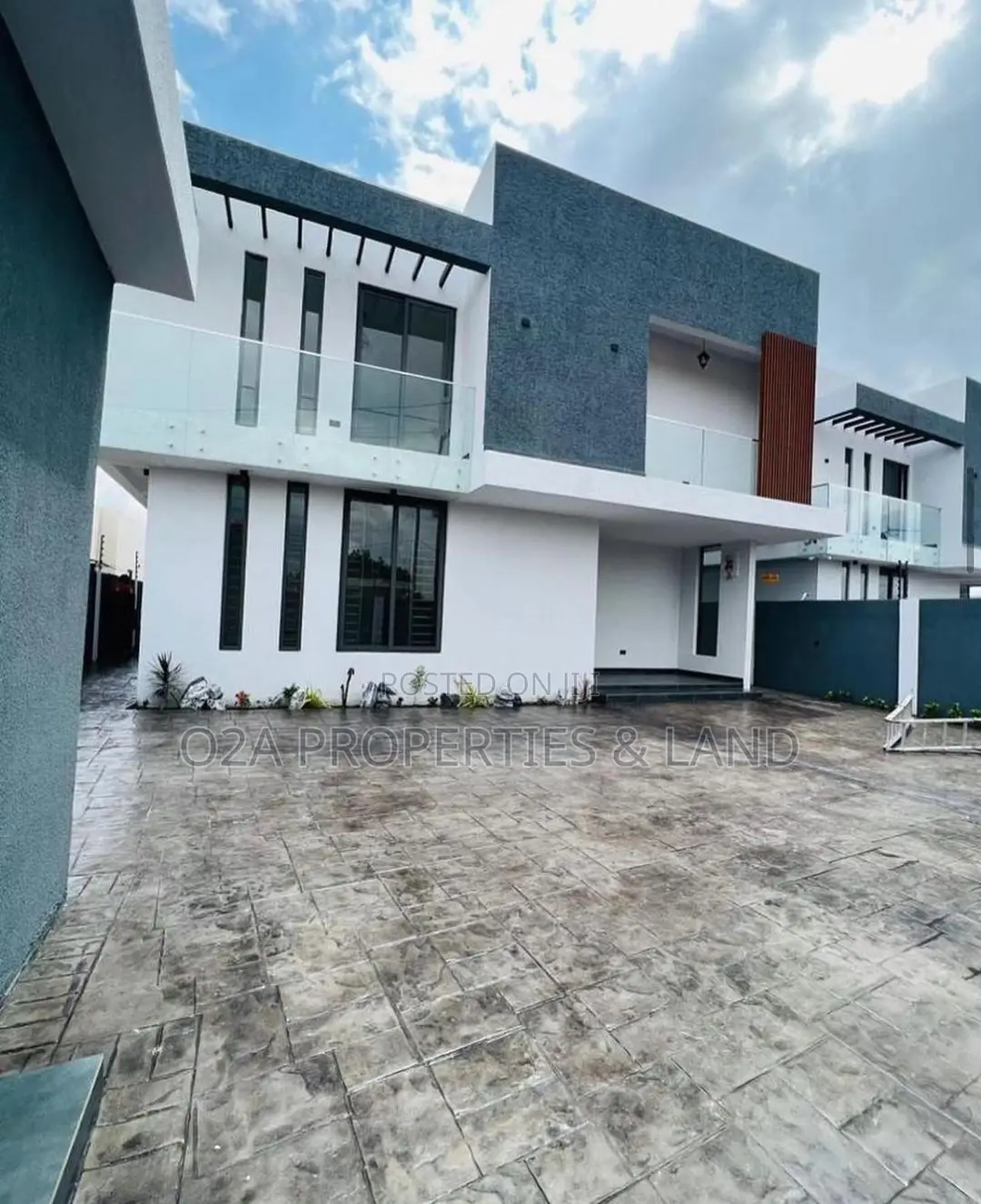 4bdrm House in Oyarifa, Ghana Flag for sale in Ghana Flag