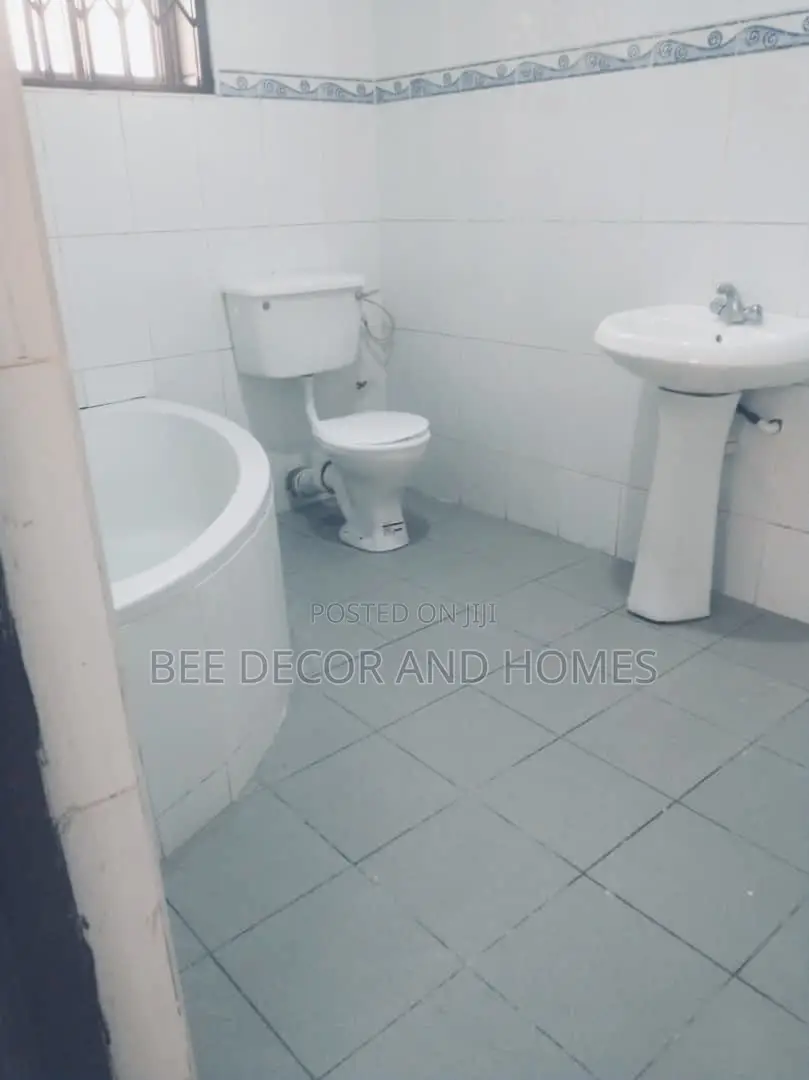 4bdrm Apartment in Bee Decor And Homes, Dzorwulu for rent in Dzorwulu