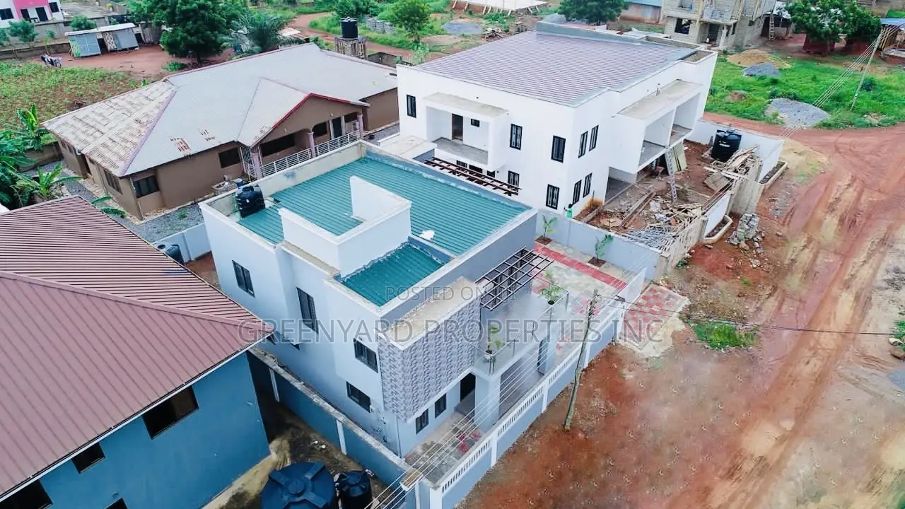 4bdrm Duplex in Oyarifa for sale in Oyarifa
