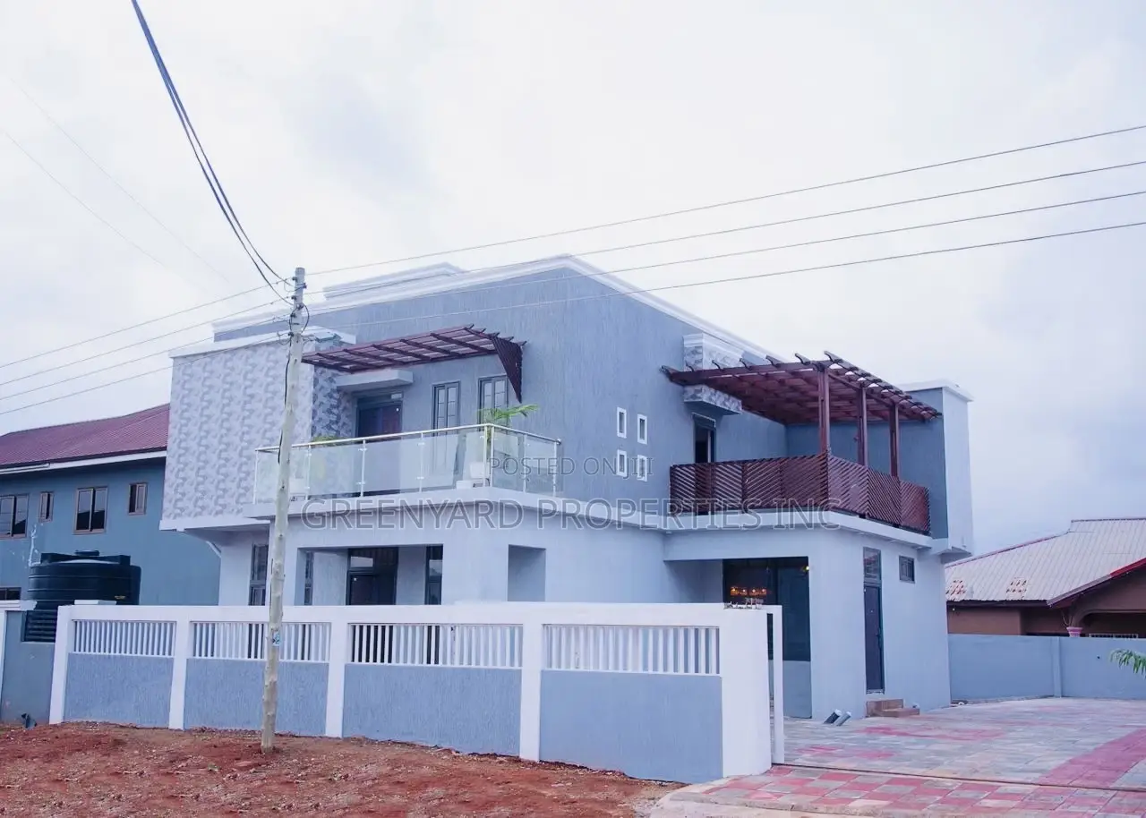 4bdrm Duplex in Oyarifa for sale in Oyarifa