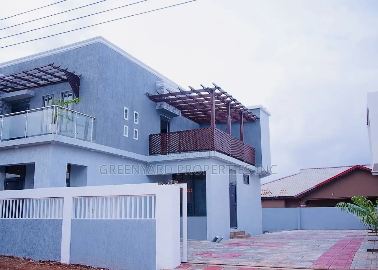 4bdrm Duplex in Oyarifa for sale in Oyarifa