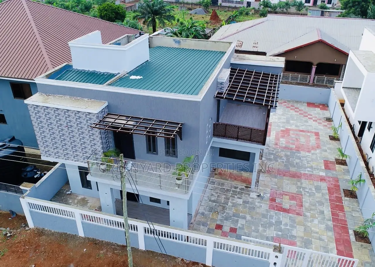 4bdrm Duplex in Oyarifa for sale in Oyarifa