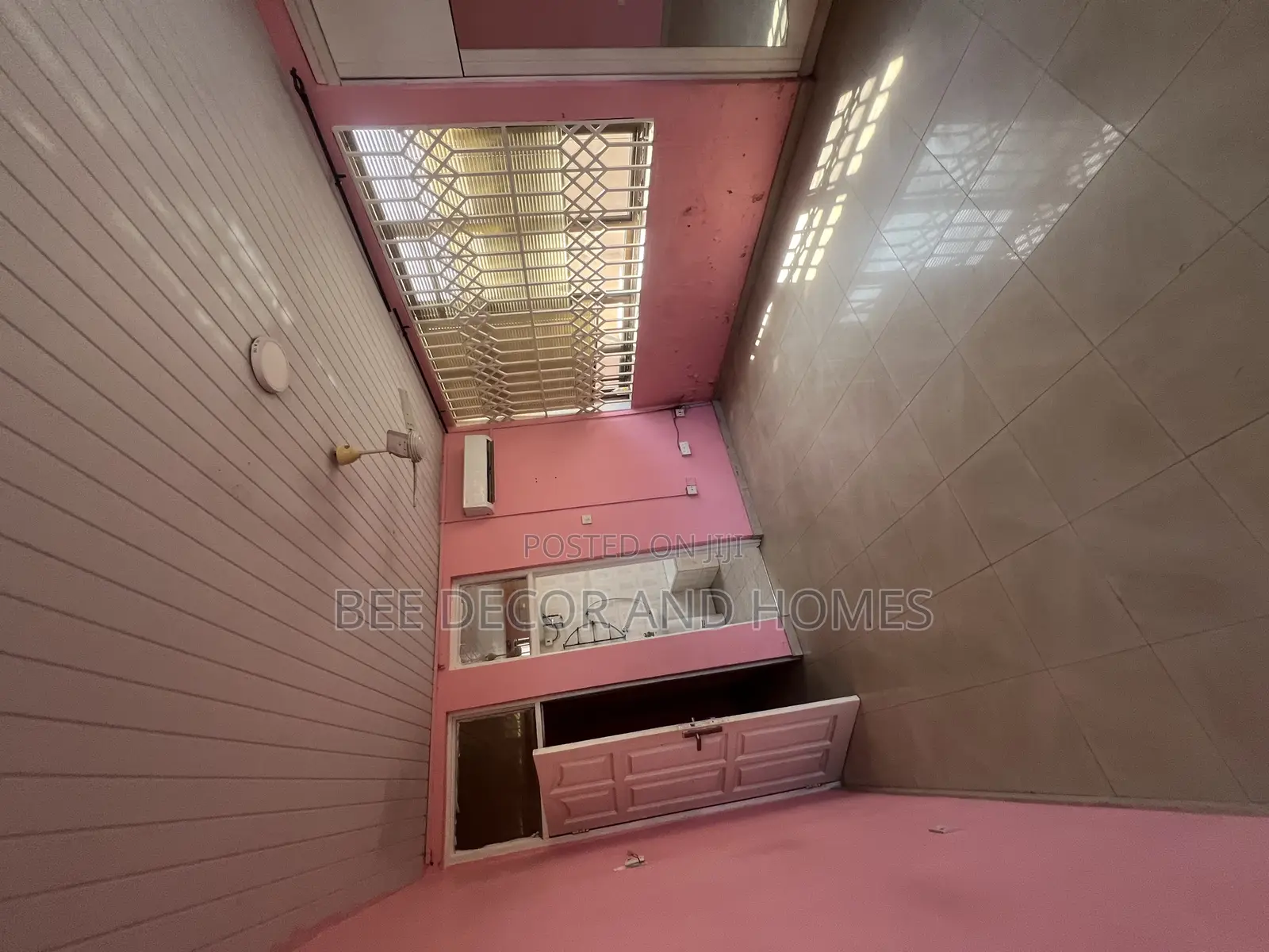 5bdrm Mansion in Bee Decor & Homes, Dzorwulu for sale in Dzorwulu
