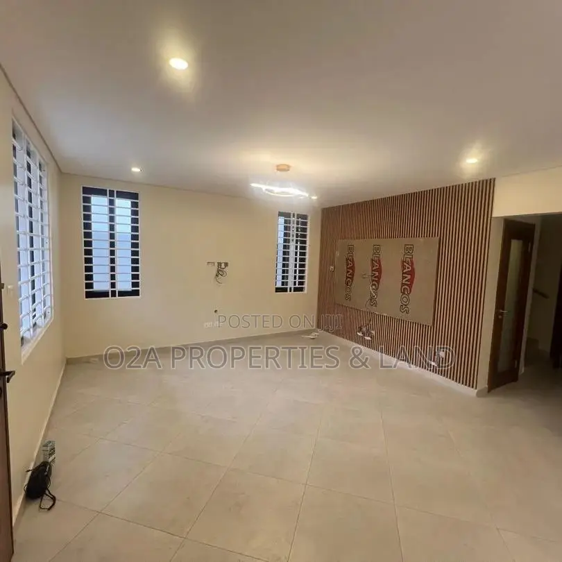 5bdrm House in East Airport, Tseaddo for sale in Tseaddo