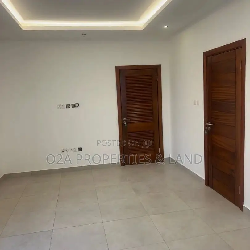 5bdrm House in East Airport, Tseaddo for sale in Tseaddo