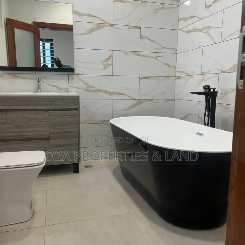 5bdrm House in East Airport, Tseaddo for sale in Tseaddo