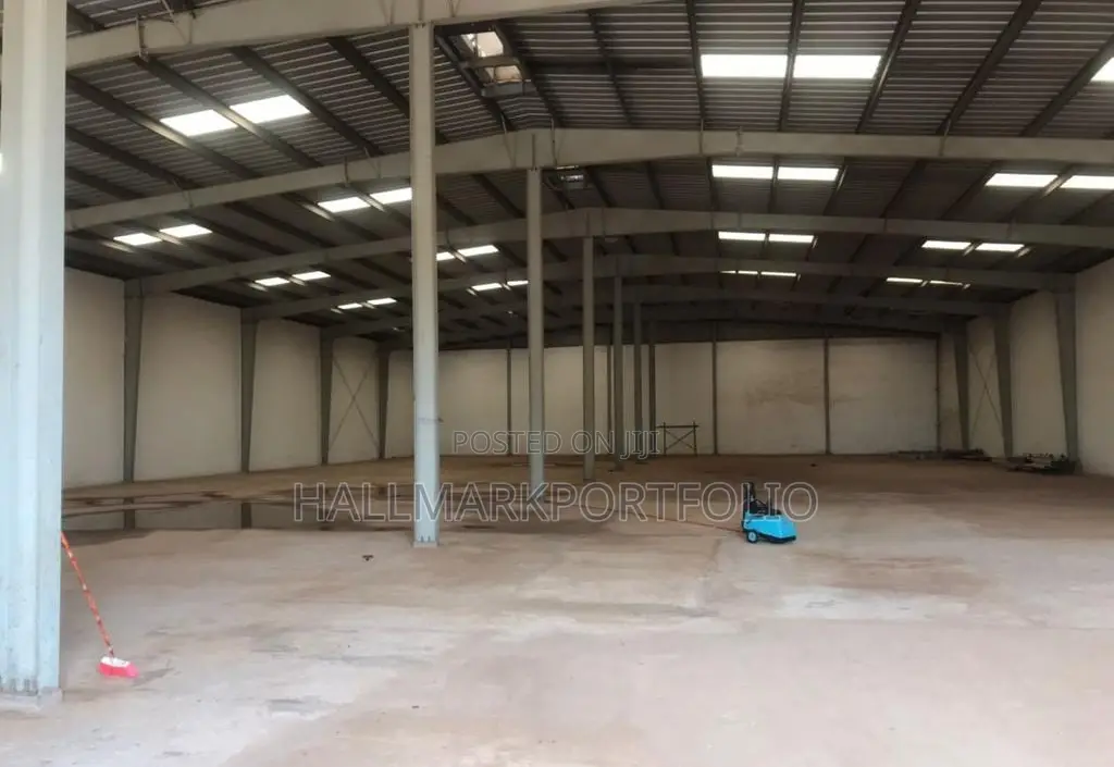 3200 SQM Warehouse Tema Industrial Area in Sakumono