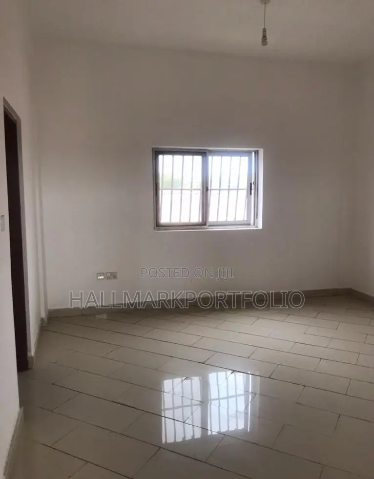 3200 SQM Warehouse Tema Industrial Area in Sakumono