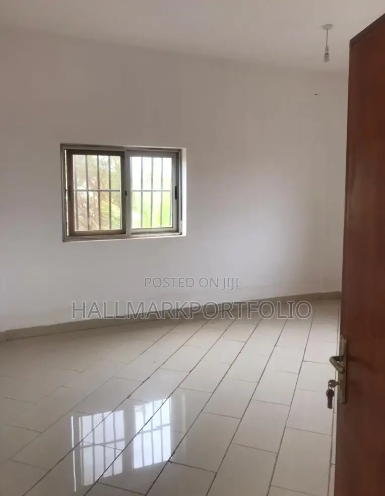3200 SQM Warehouse Tema Industrial Area in Sakumono