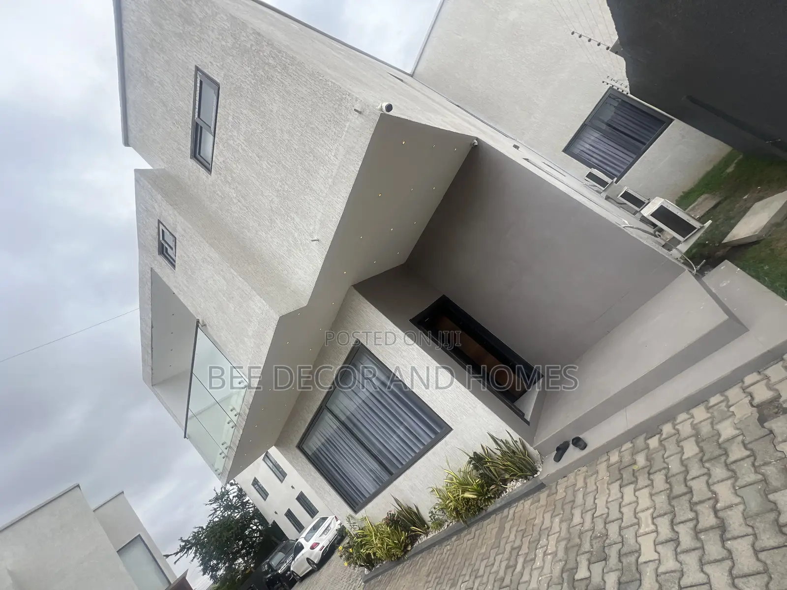 Furnished 3bdrm Townhouse / Terrace in Bee Decor & Homes, Dzorwulu in Dzorwulu