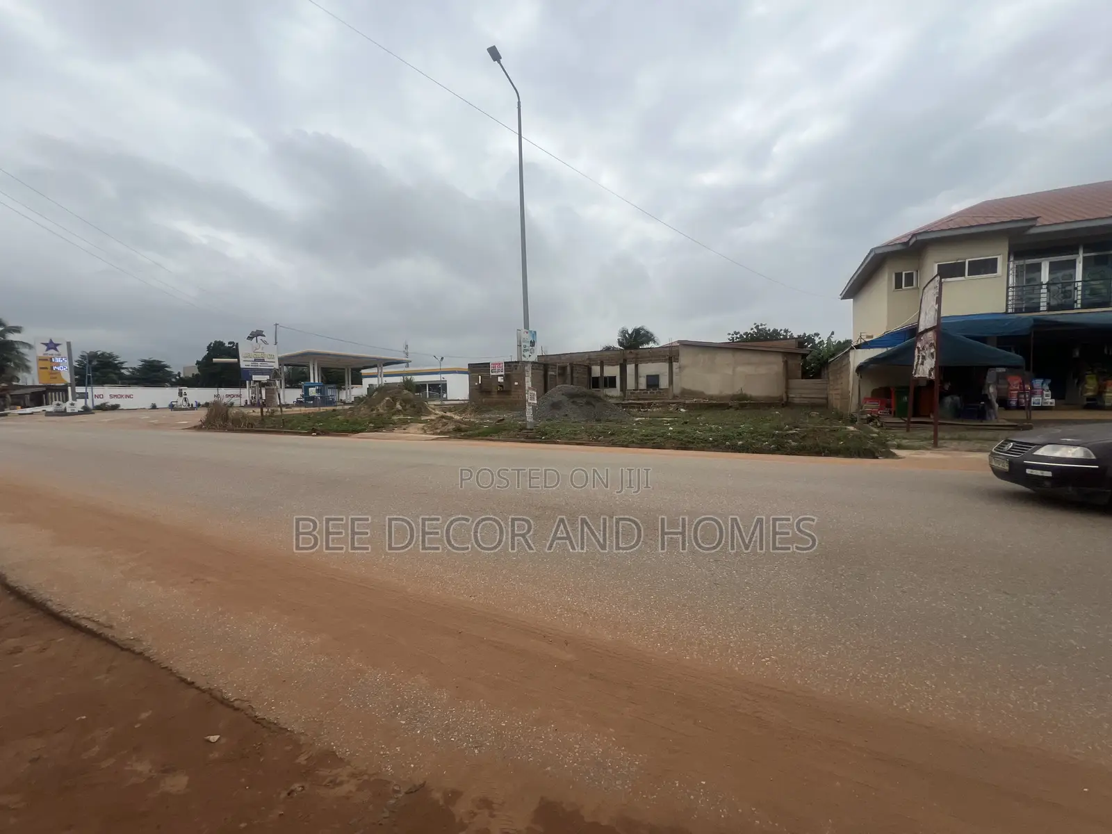 Major Road Land With Uncompleted House in North Legon