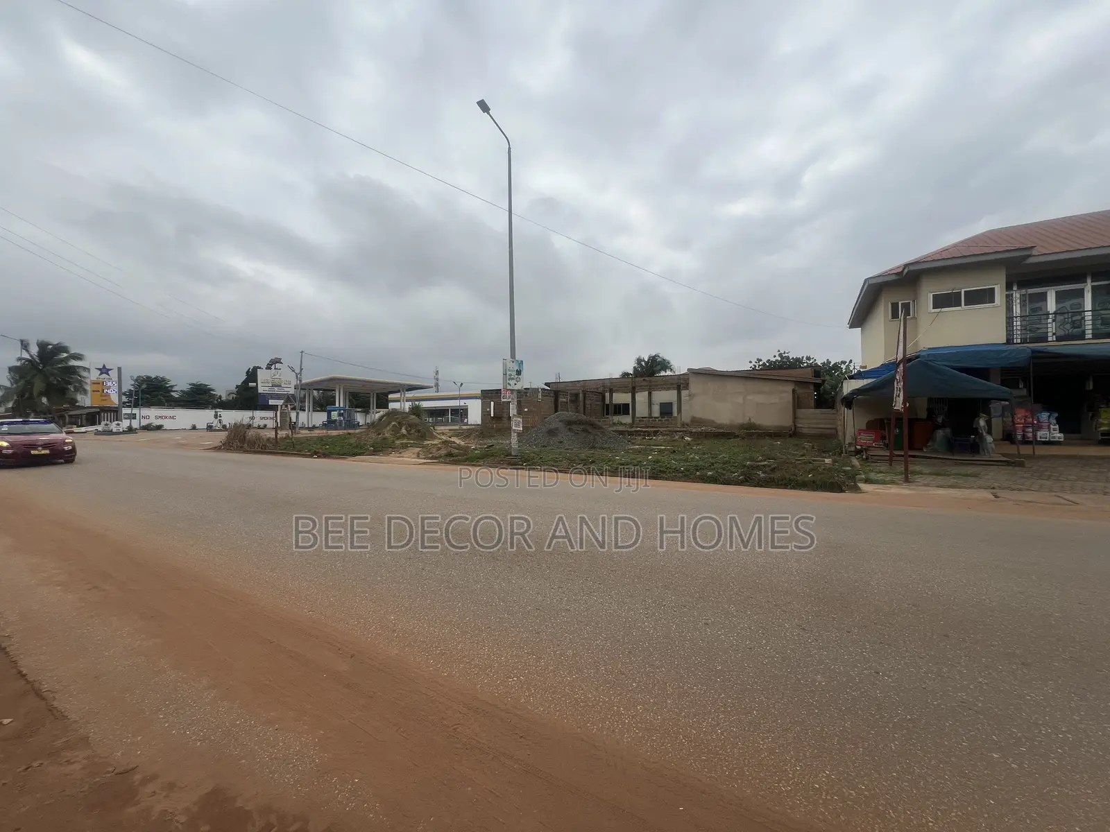 Major Road Land With Uncompleted House in North Legon