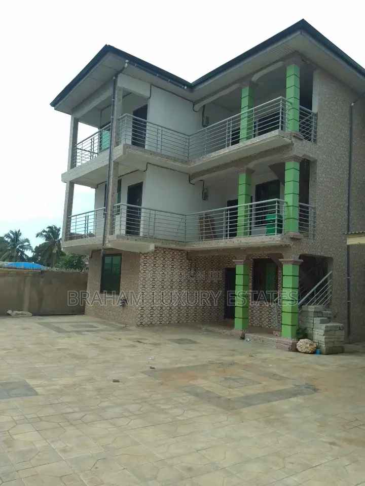 3bdrm Apartment in Ravico, Nungua for rent in Nungua