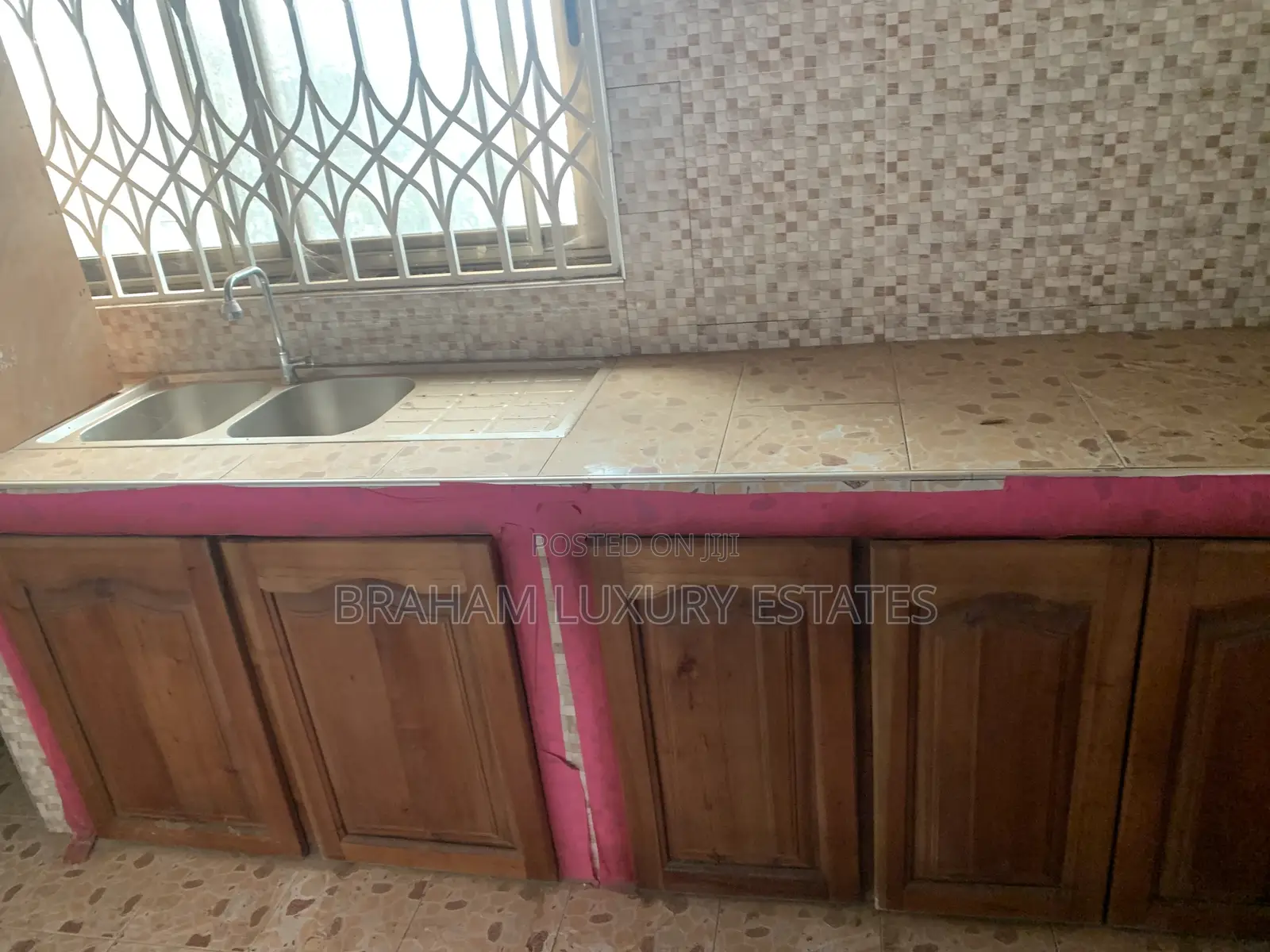 3bdrm Apartment in Ravico, Nungua for rent in Nungua
