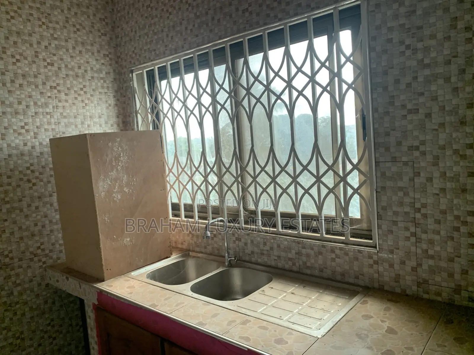 3bdrm Apartment in Ravico, Nungua for rent in Nungua