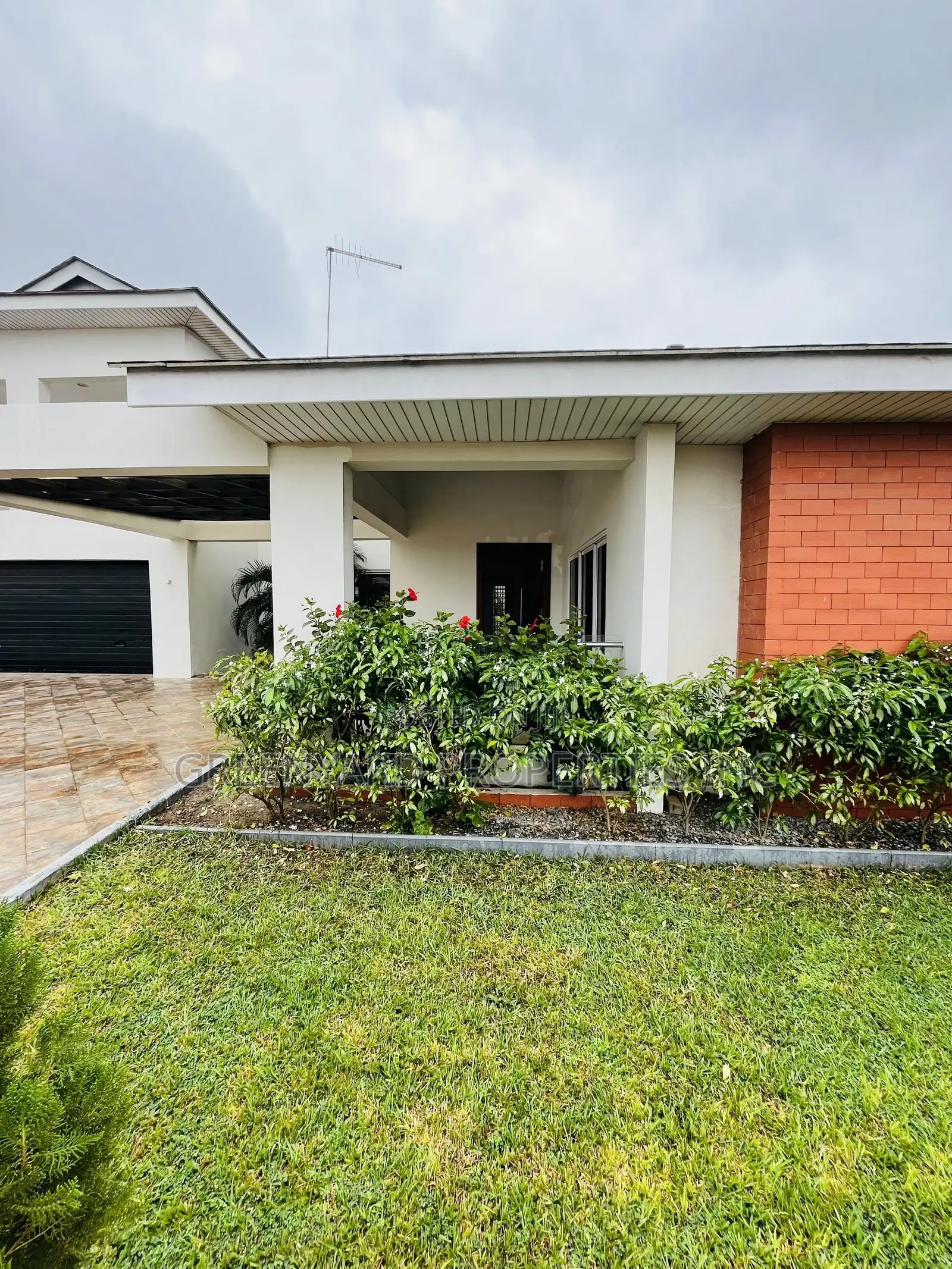 6bdrm Mansion in Cantonments for sale in Cantonments
