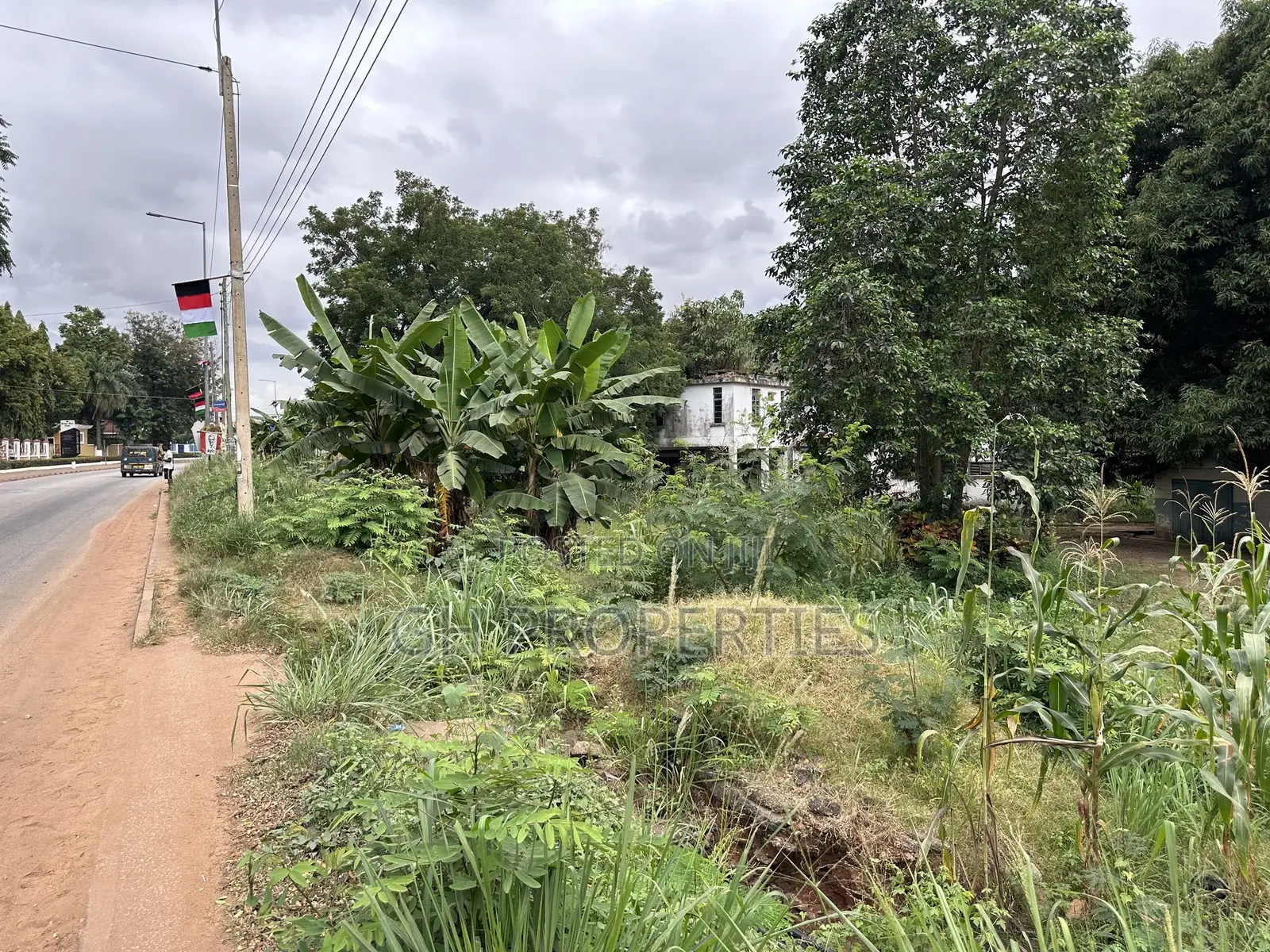One and Half Acres at Ahodwo Roundabout to Ridge. in Kumasi Metropolitan