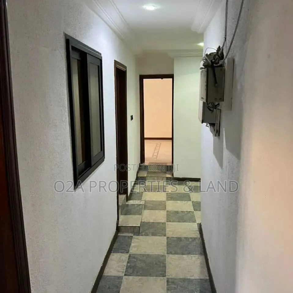 5bdrm House in Oxford Street for rent in Oxford Street