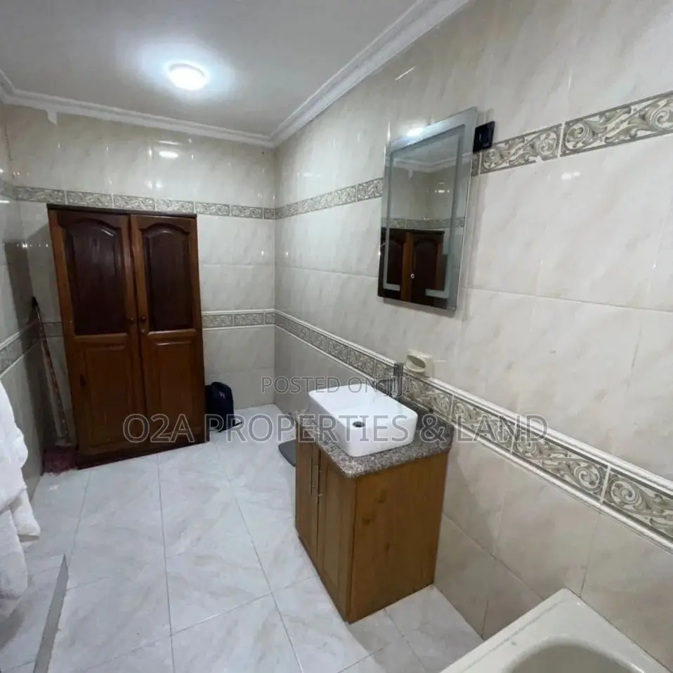 5bdrm House in Oxford Street for rent in Oxford Street