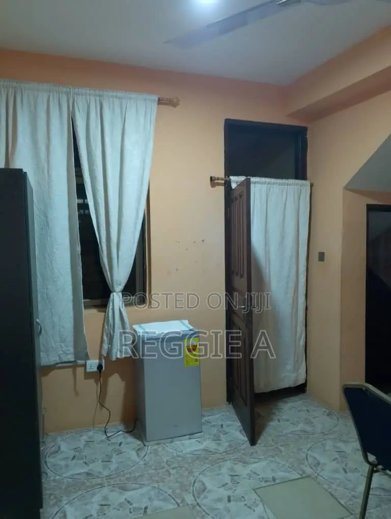 (Bf) ¢150.00!A Day - One Bedroom Studio Fully Furnished Flat. in Top Base