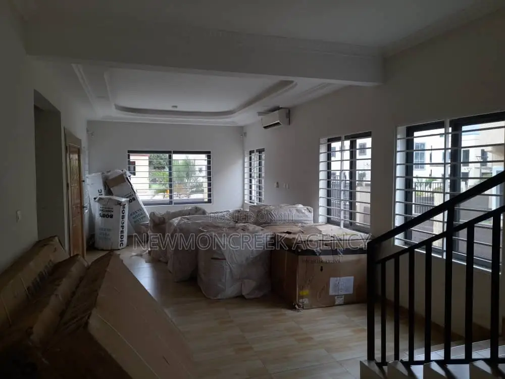 4bdrm Duplex in Amanfrom,Adenta, Accra Metropolitan for sale in Accra Metropolitan