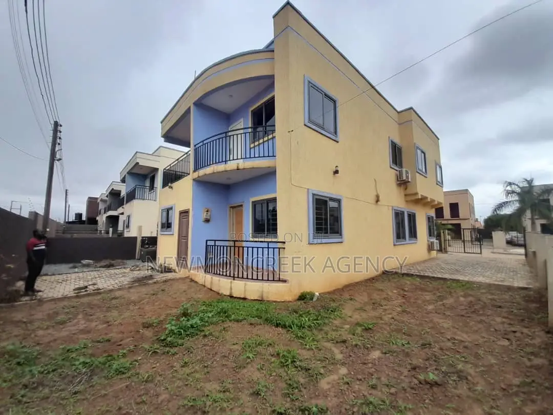 4bdrm Duplex in Amanfrom,Adenta, Accra Metropolitan for sale in Accra Metropolitan
