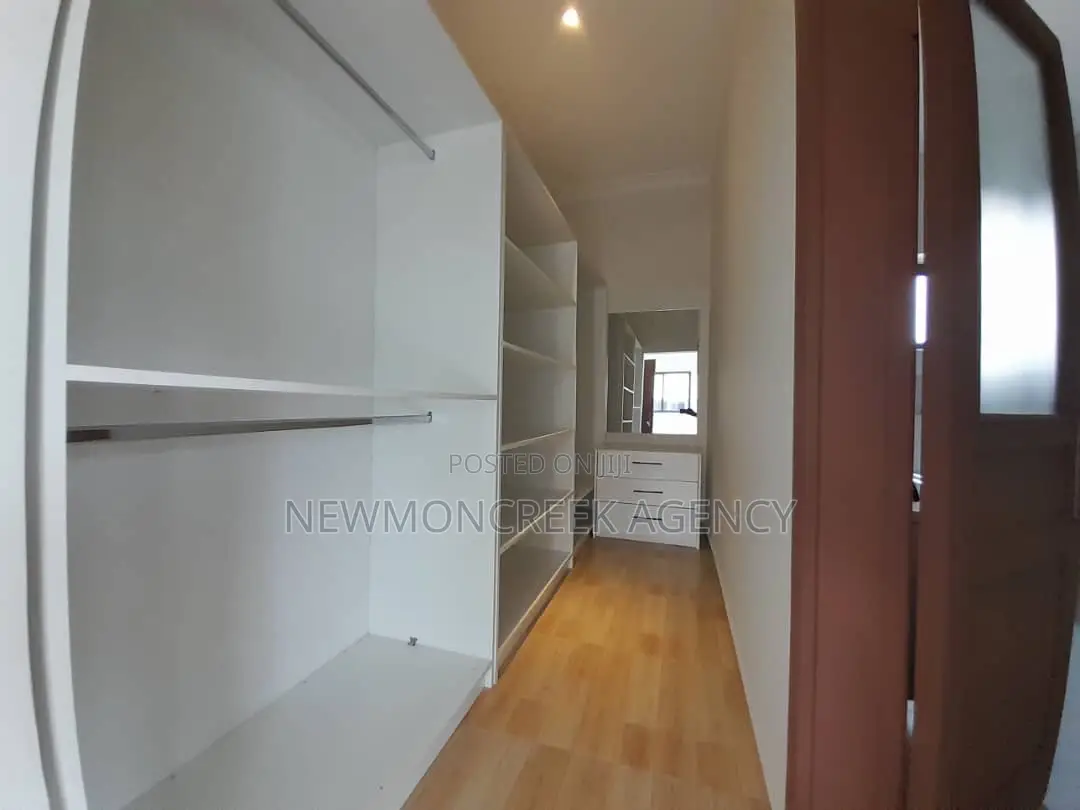 4bdrm Duplex in Amanfrom,Adenta, Accra Metropolitan for sale in Accra Metropolitan