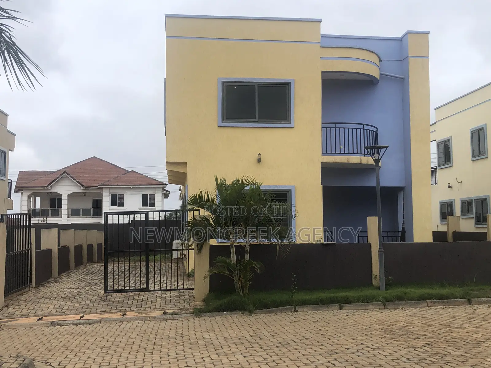 4bdrm Duplex in Amanfrom,Adenta., Accra Metropolitan for sale in Accra Metropolitan