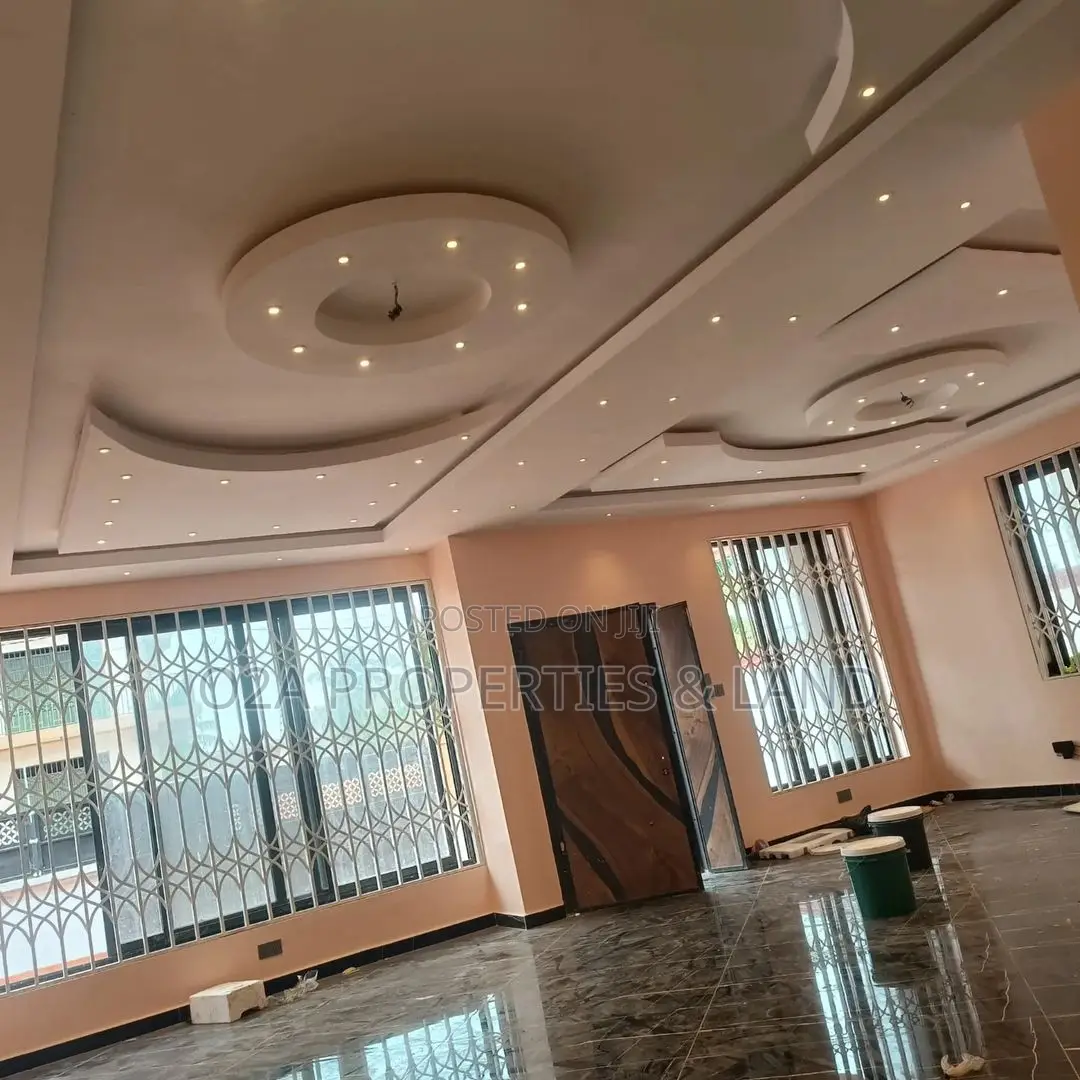 5bdrm House in Ogbojo East Legon for sale in New Legon