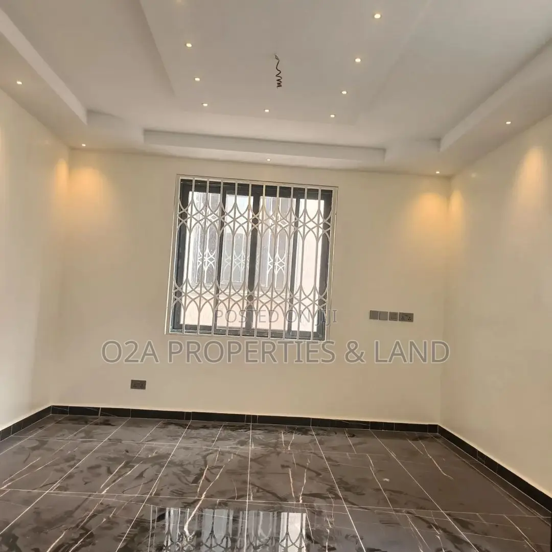 5bdrm House in Ogbojo East Legon for sale in New Legon