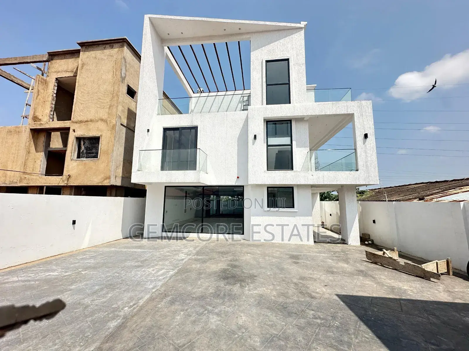 4bdrm Townhouse/Terrace in American House, East Legon for sale in East Legon