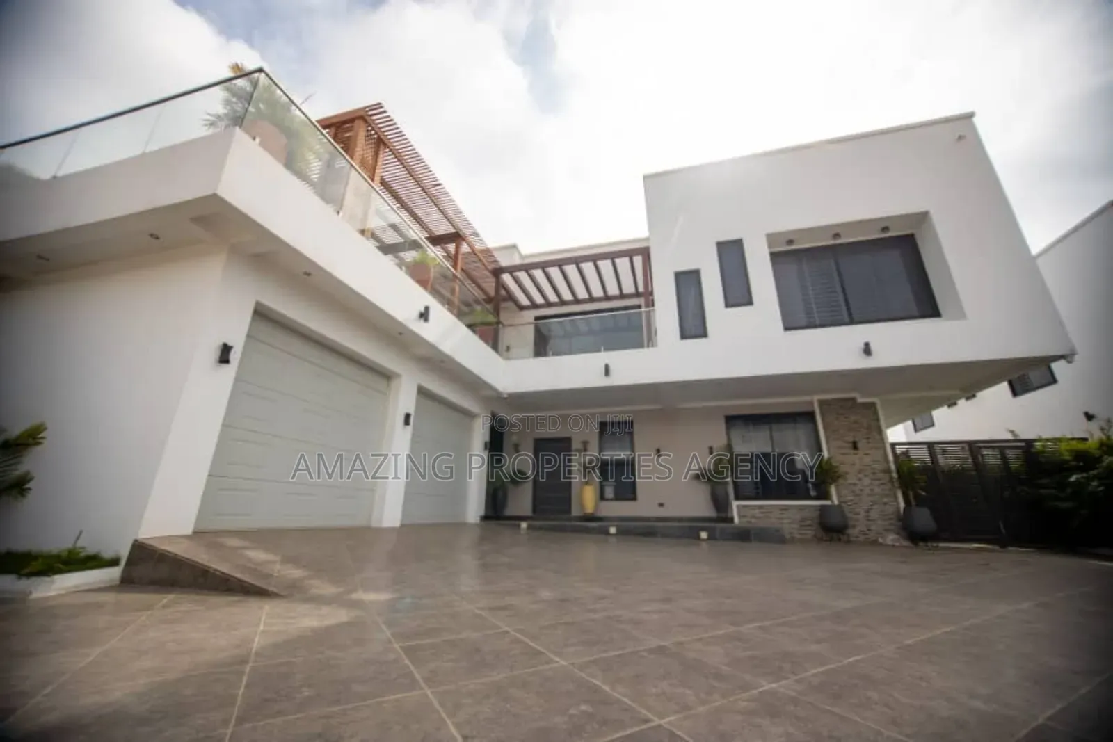 5bdrm House in Sakumono for sale in Sakumono