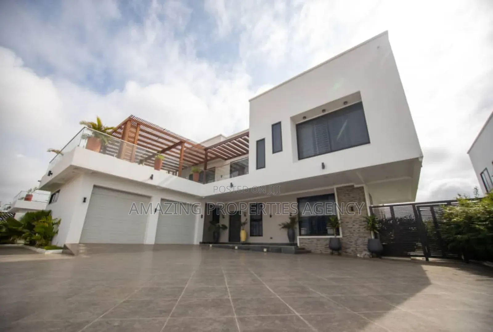 5bdrm House in Sakumono for sale in Sakumono