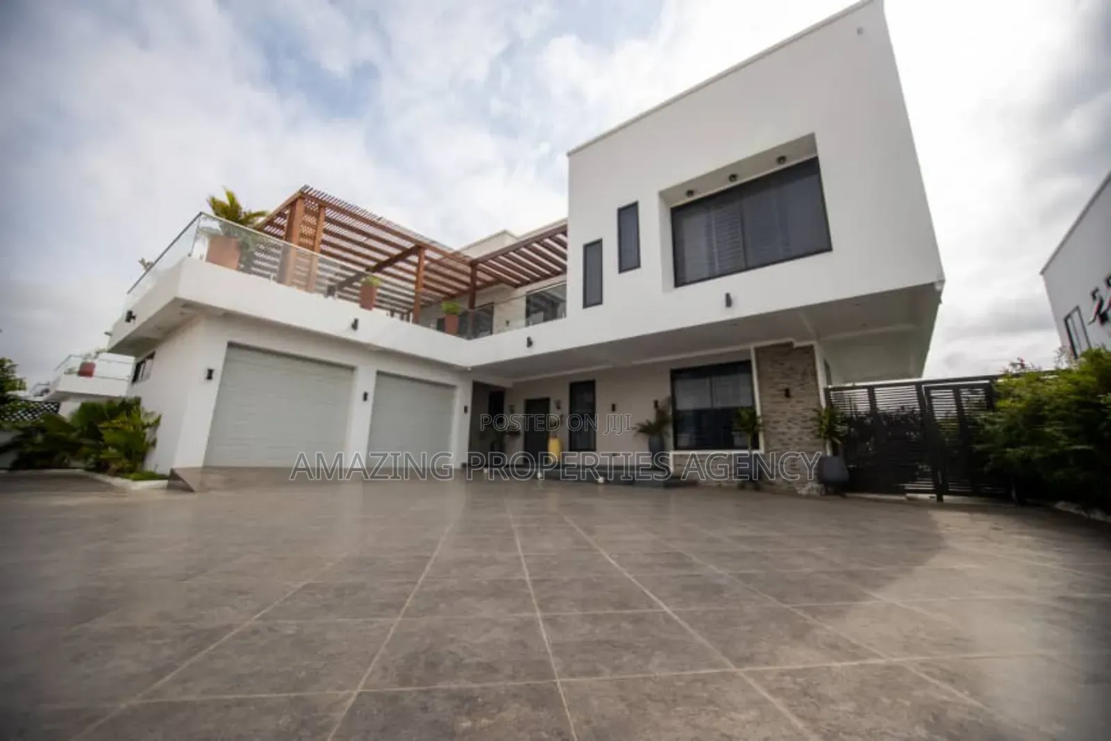 5bdrm House in Sakumono for sale in Sakumono