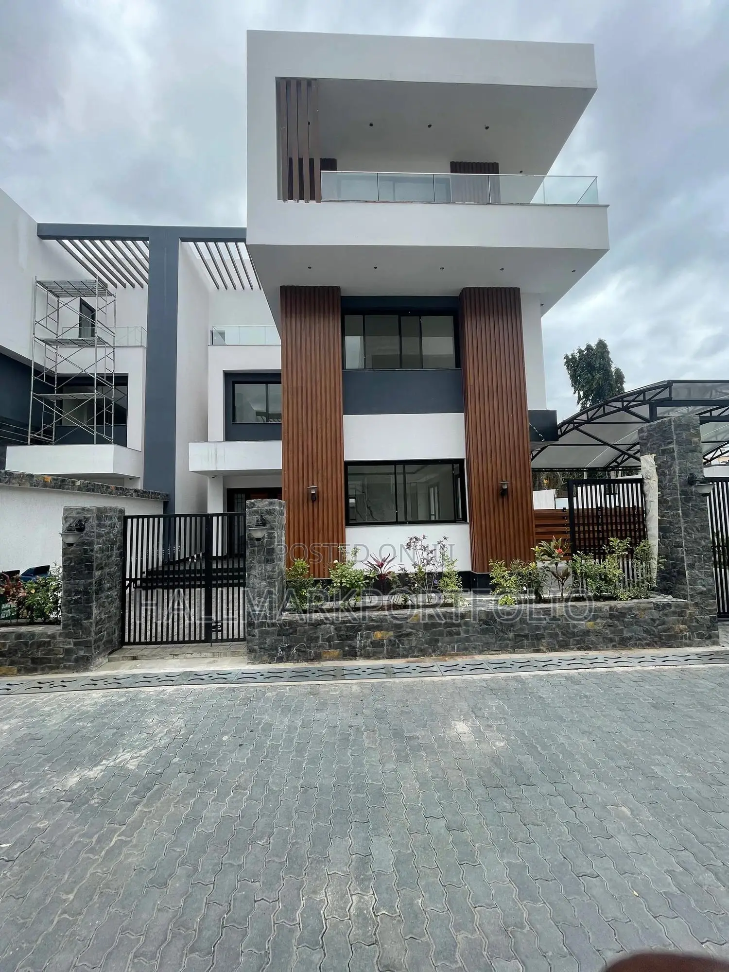 5bdrm Townhouse / Terrace in Cantonments for rent in Cantonments