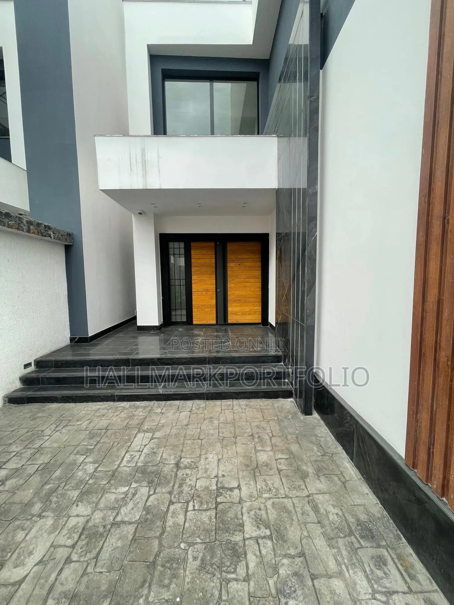 5bdrm Townhouse / Terrace in Cantonments for rent in Cantonments