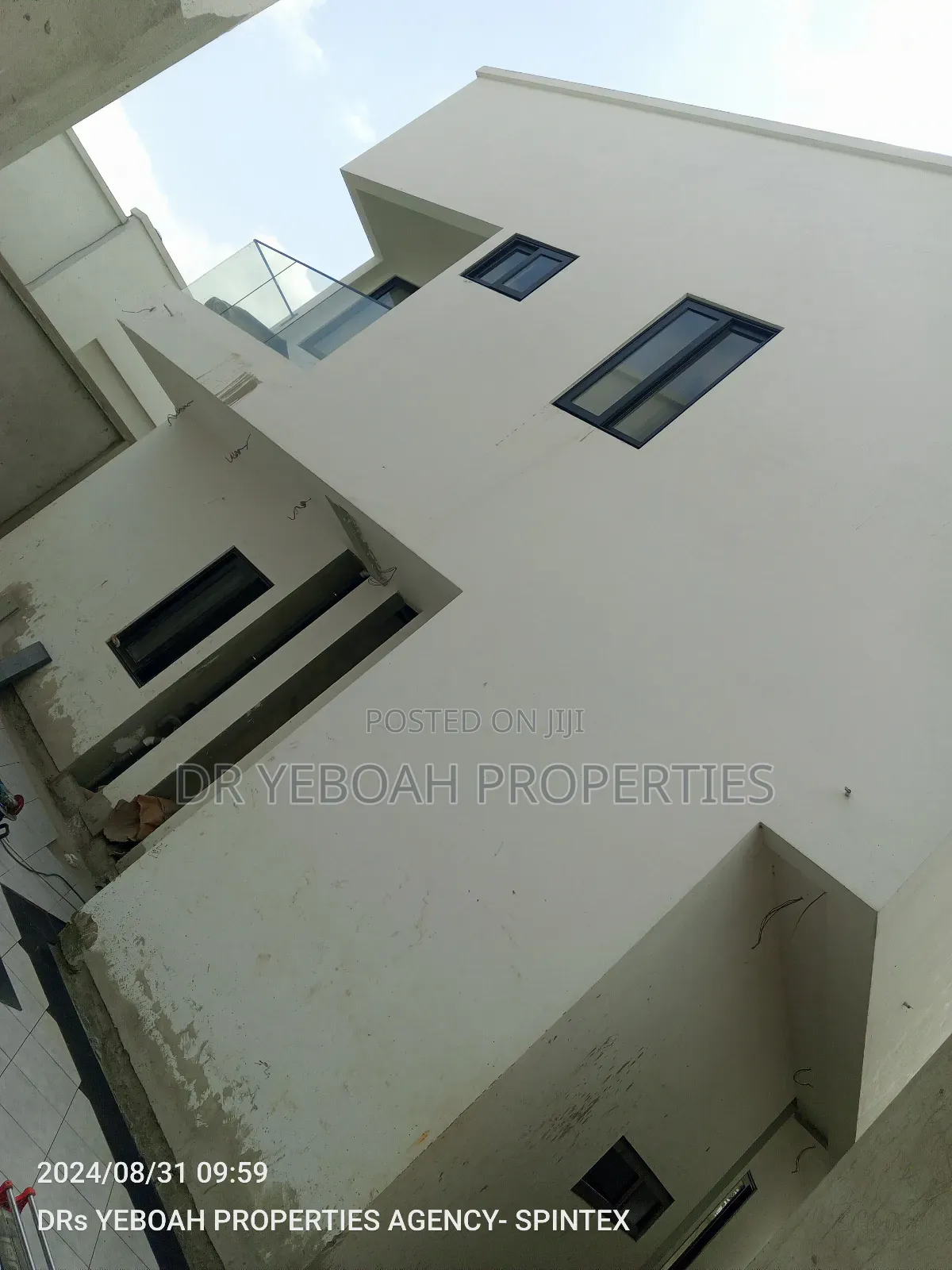 4bdrm Duplex in Spintex:- 4 Bedrooms for sale in Spintex