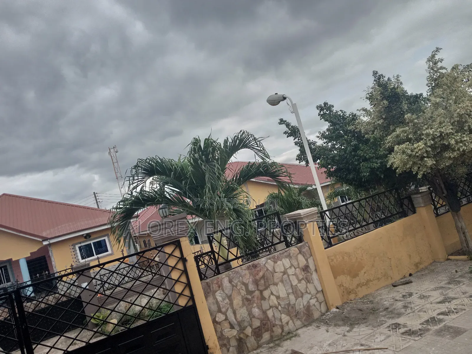 3bdrm House in Self Compound, Oyarifa for rent in Oyarifa