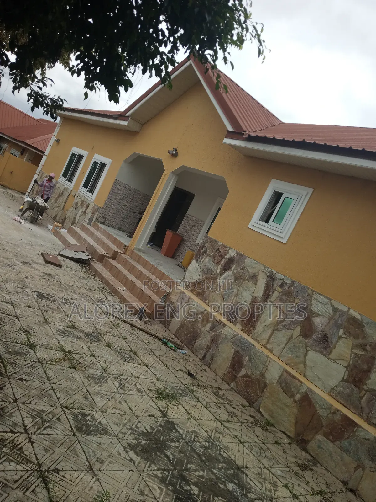 3bdrm House in Self Compound, Oyarifa for rent in Oyarifa