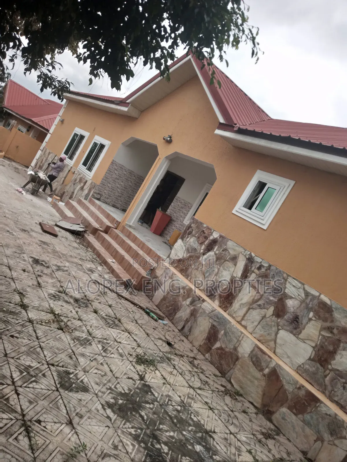 3bdrm House in Self Compound, Oyarifa for rent in Oyarifa