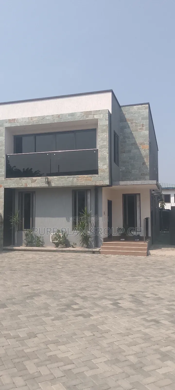 4bdrm Townhouse / Terrace in Dzorwulu for rent in Dzorwulu
