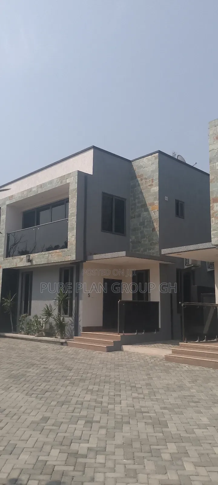 4bdrm Townhouse / Terrace in Dzorwulu for rent in Dzorwulu