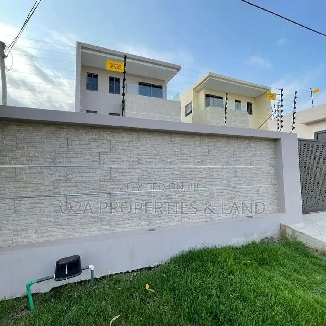 7bdrm House in East Legon, American House for sale in American House