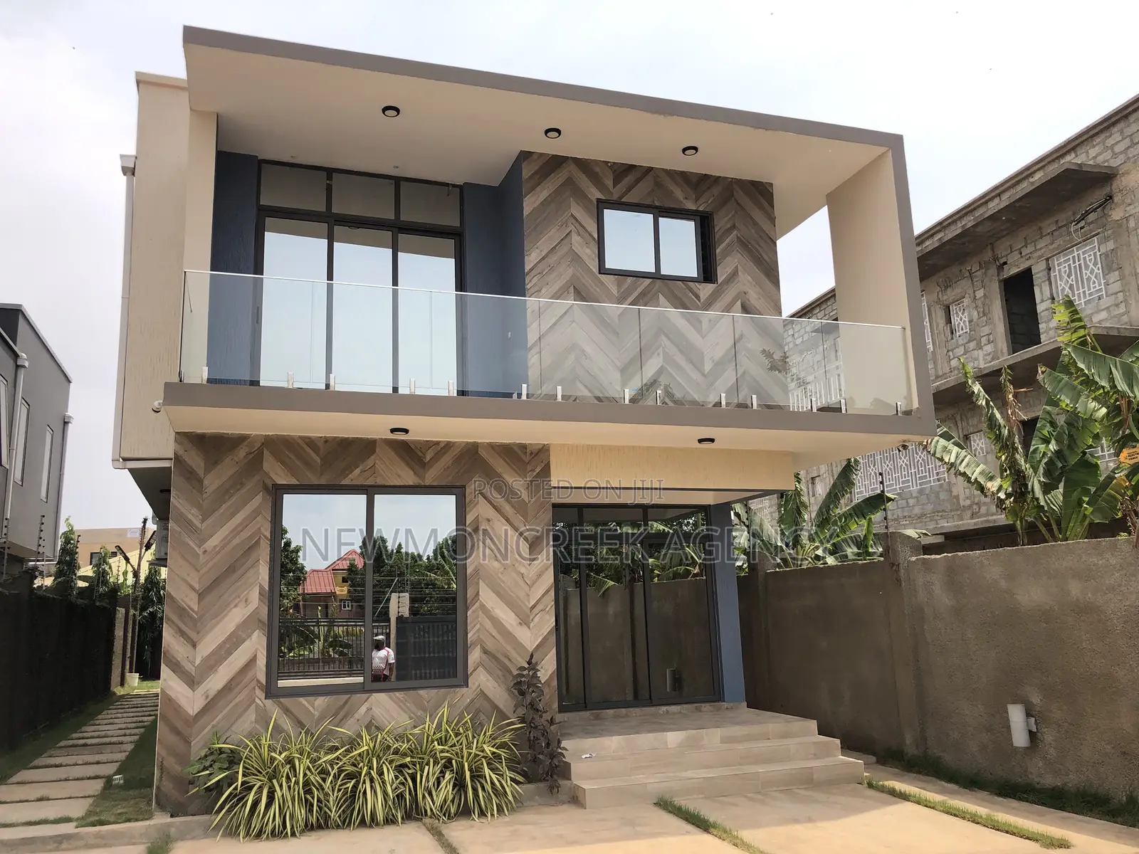 4bdrm Duplex in Oyarifa Junction, Accra Metropolitan for sale in Accra Metropolitan
